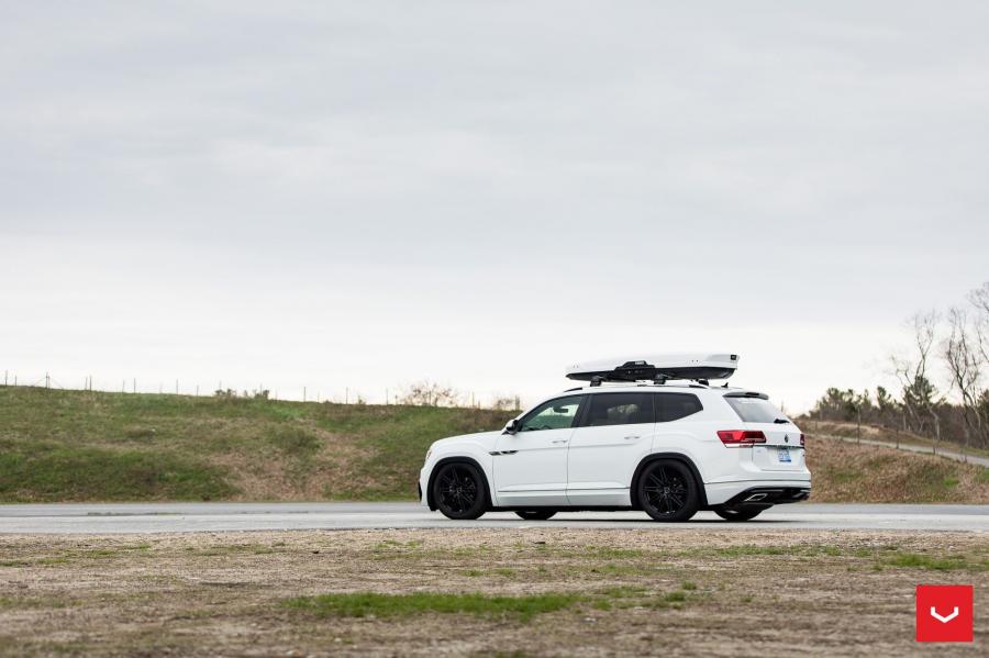  Volkswagen Atlas R-Line on Vossen Wheels (CV10) 2019 года  (фото 51 из 53)